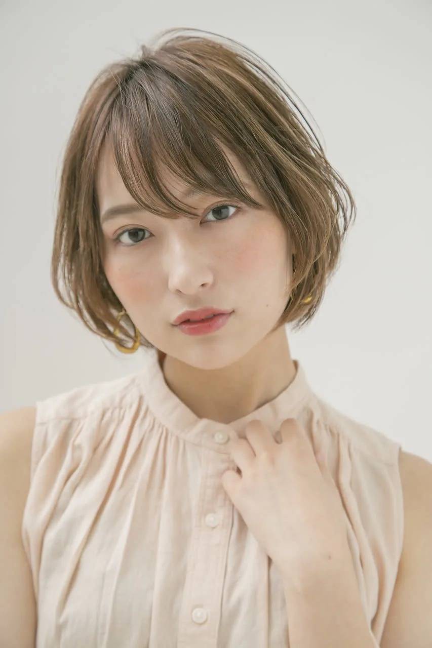 ナチュラルひし形ボブ