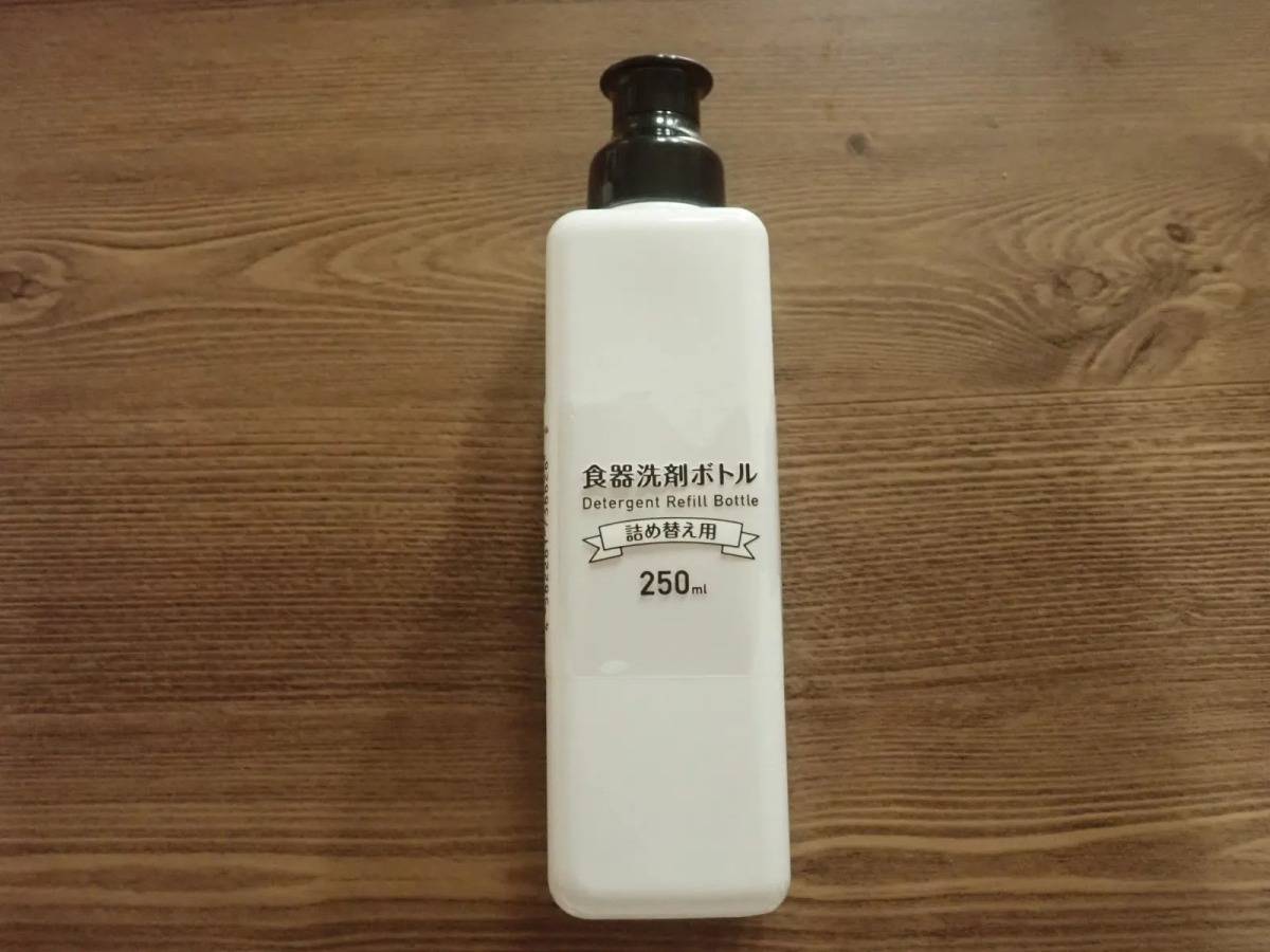 DAISO(ダイソー)：食器洗剤詰め替え用ボトル 黒キャップ