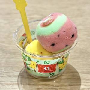 【サーティワン】「ステッカー付きで嬉しい」「コラボ最高」今話題の新作アイスが発売中♡本気でウマいよ