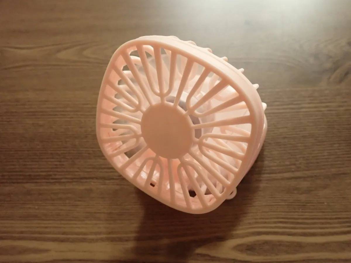 DAISO(ダイソー)：扇風機(電池式、折りたたみ)