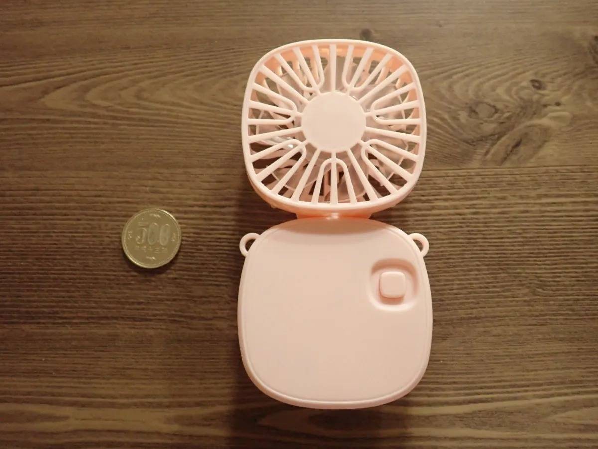DAISO(ダイソー)：扇風機(電池式、折りたたみ)