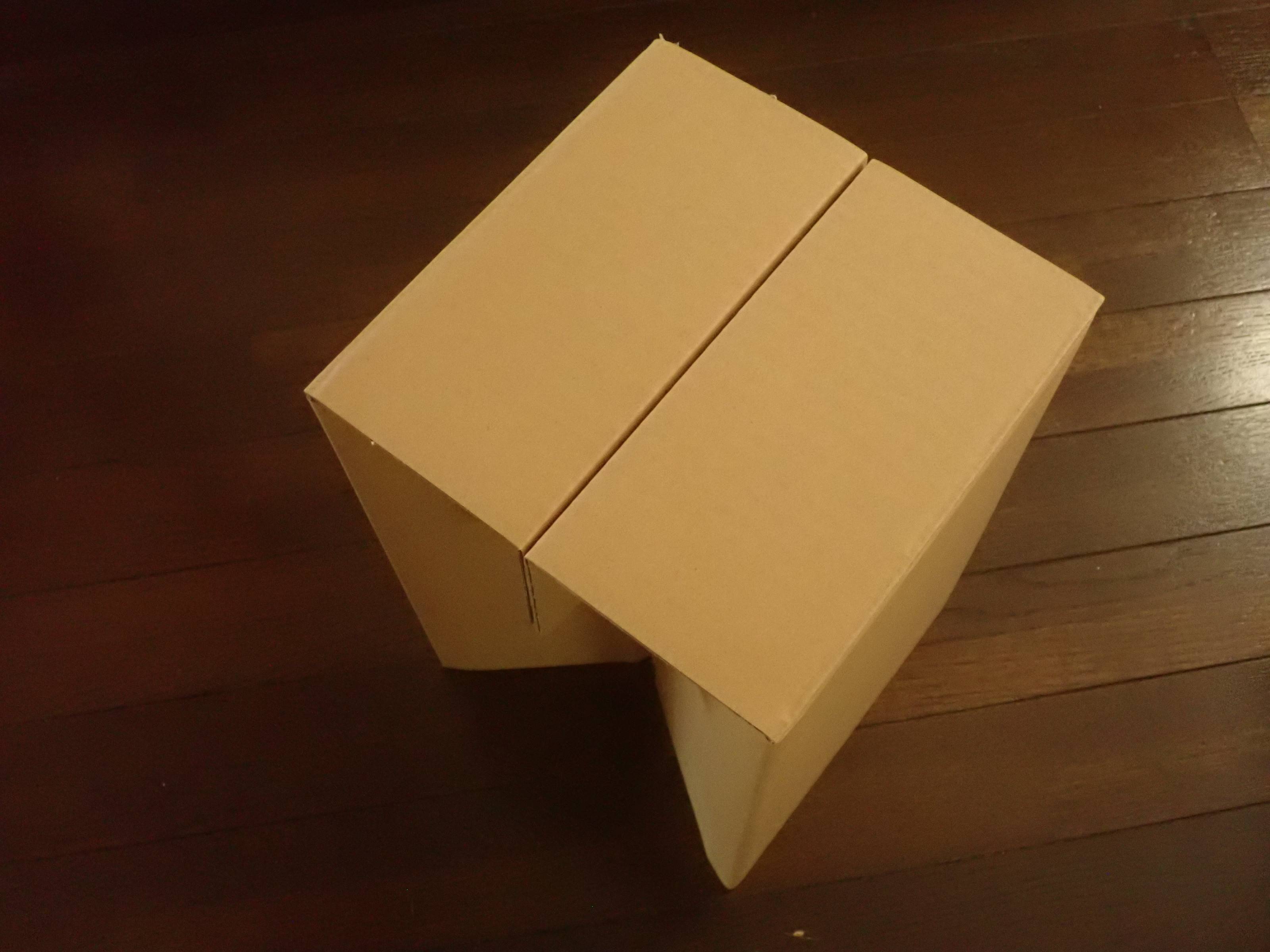 ダイソーのダンボールチェア