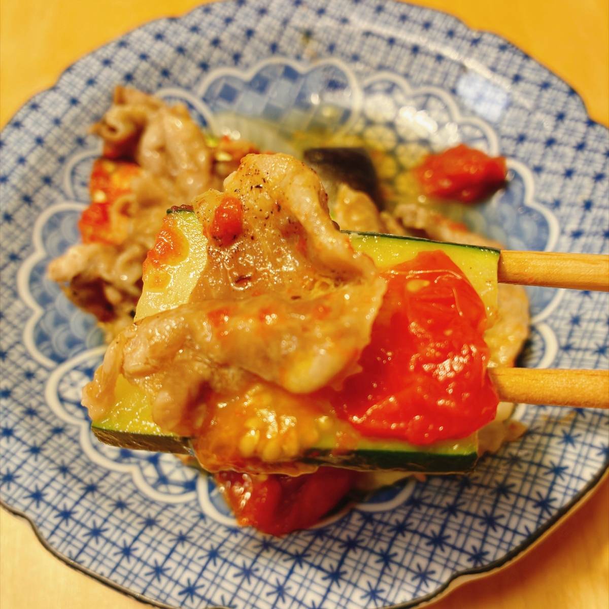 ヤマキ公式の「豚肉と夏野菜の重ね蒸し」のレシピ