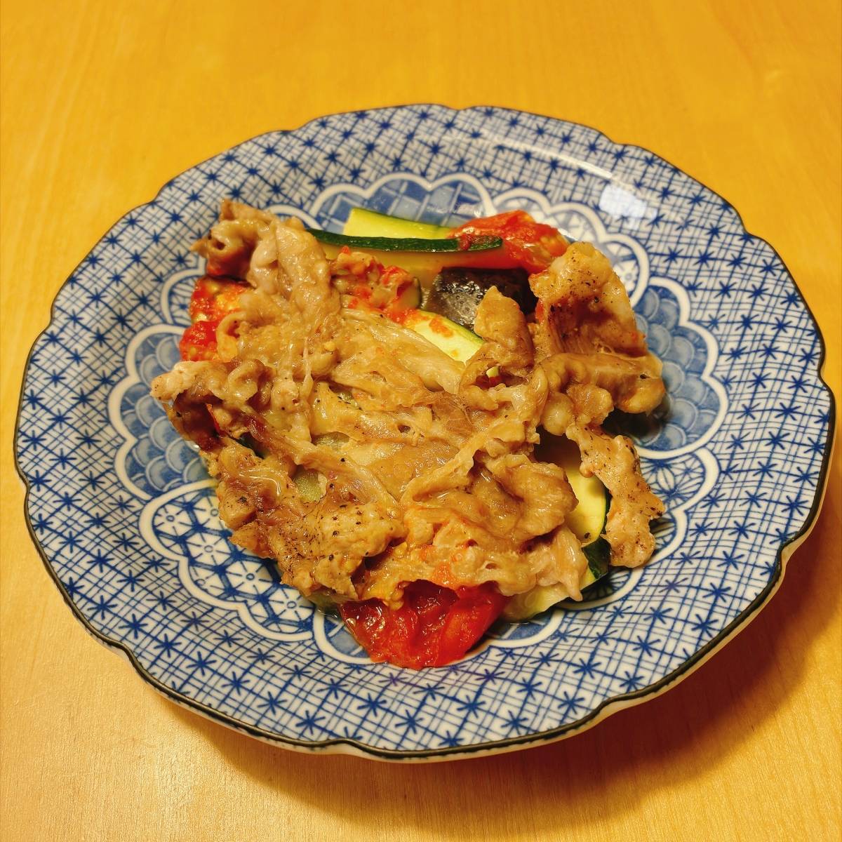 ヤマキ公式の「豚肉と夏野菜の重ね蒸し」のレシピ