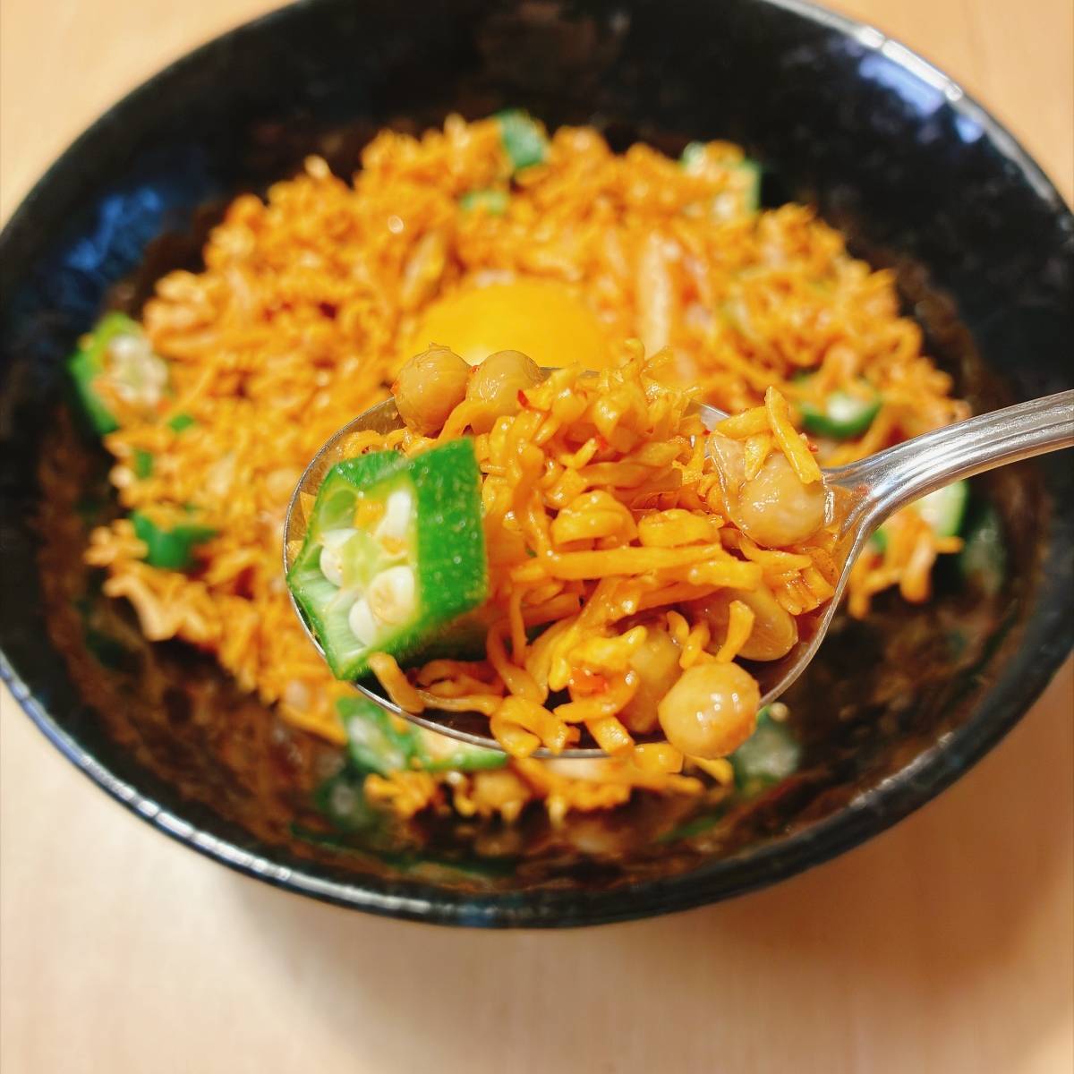 チキンラーメン公式の「神速！やみつきとろ〜りキムチキ納豆」のレシピ