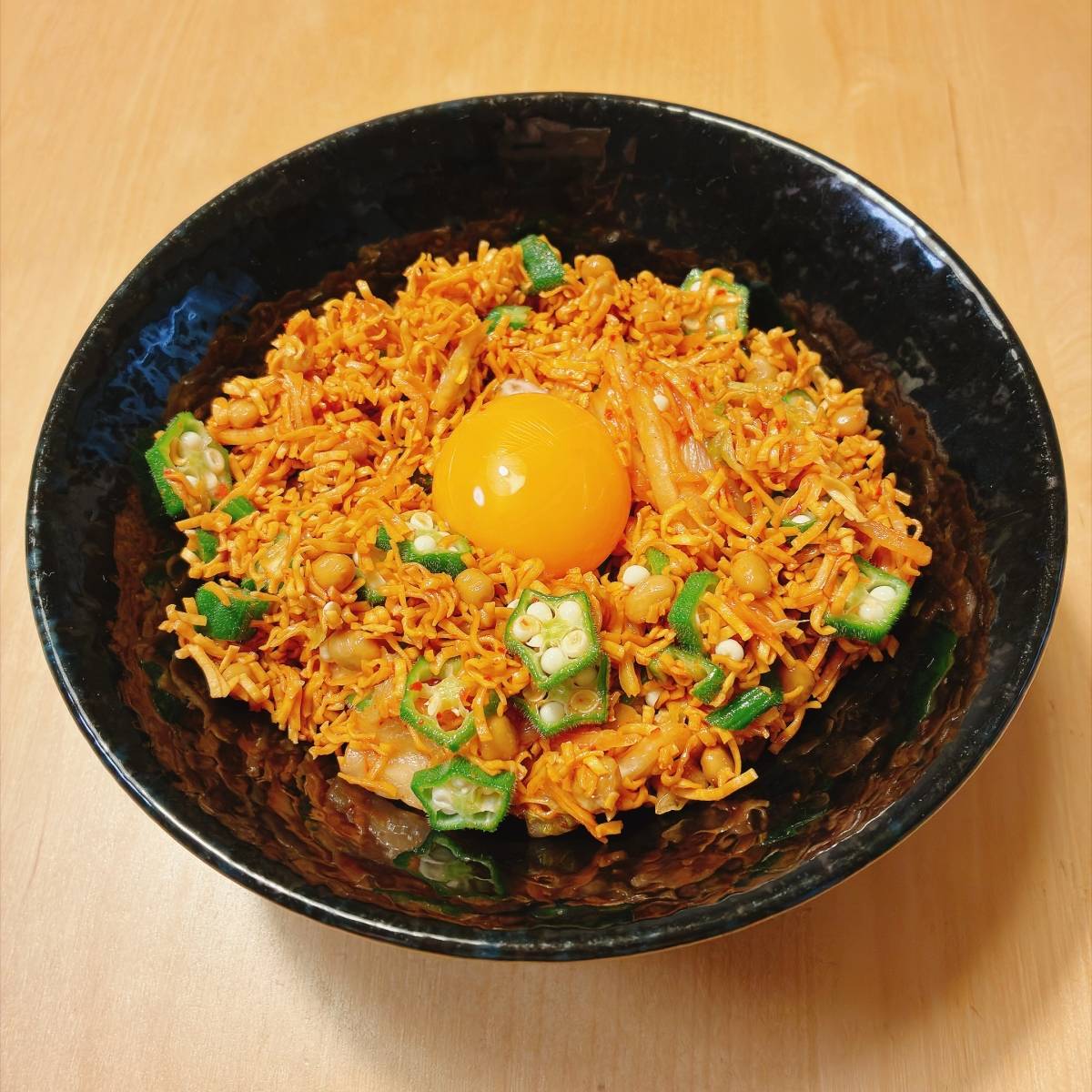 チキンラーメン公式の「神速！やみつきとろ〜りキムチキ納豆」のレシピ
