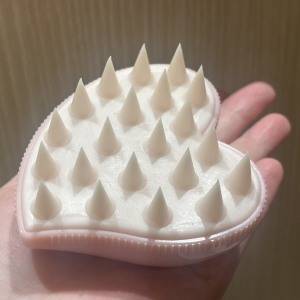 絶妙な気持ちよさ♡キュートな見た目にときめく「Of cosmetics」のヘッドスバブラシ