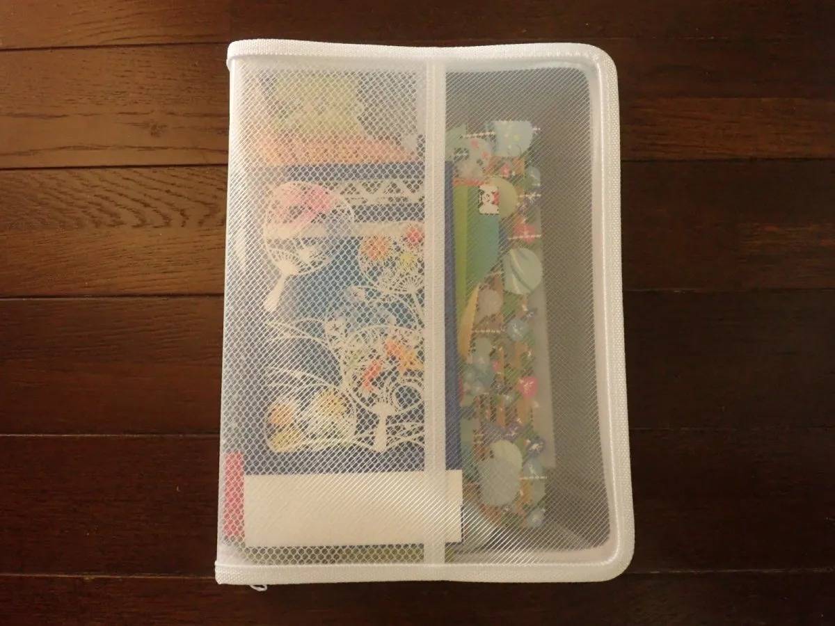 DAISO(ダイソー):B5ジッパーファイル(ホワイト、ポケット付)