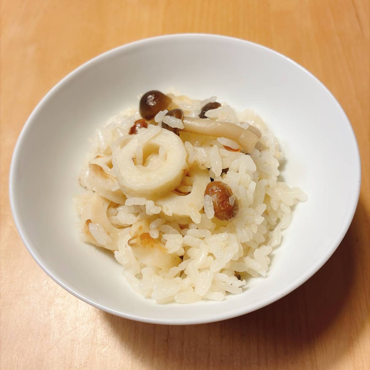 紀文公式の「焼ちくわダシときのこの炊き込みご飯」のレシピ