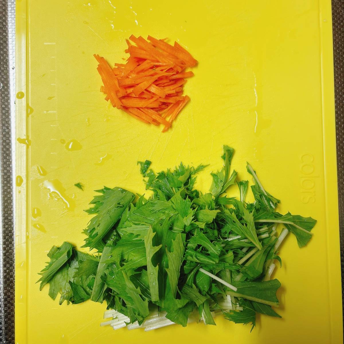 くらこん公式の「つぶ塩こんぶで厚揚げと秋野菜のナッツサラダ」のレシピ