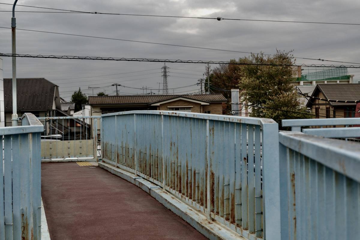 古くなった歩道橋。