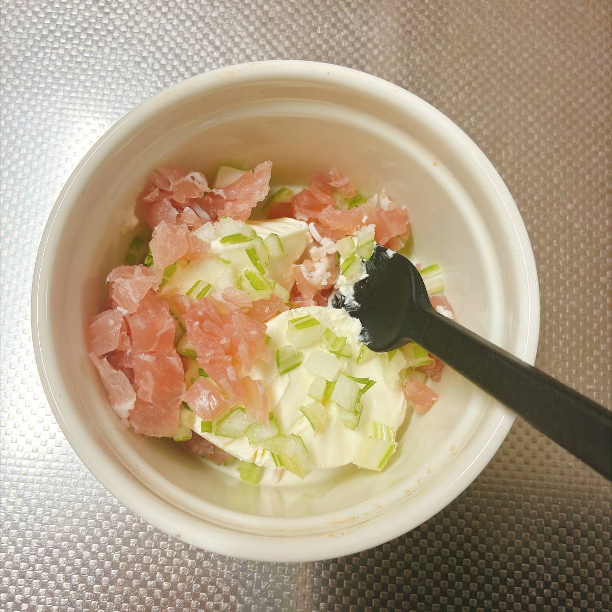 パスコ公式の「スモークサーモンとアスパラのラップサンド」のレシピ