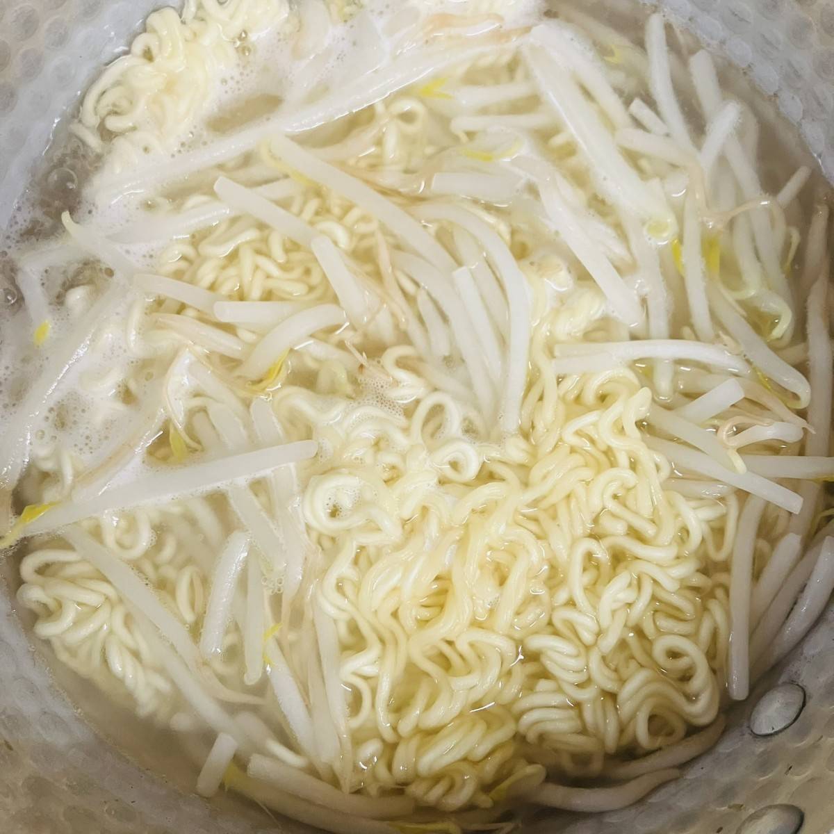 サッポロ一番公式の「クリーミー冷やし豆乳担々麺」のレシピ
