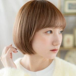  ベージュカラーの丸みボブ 