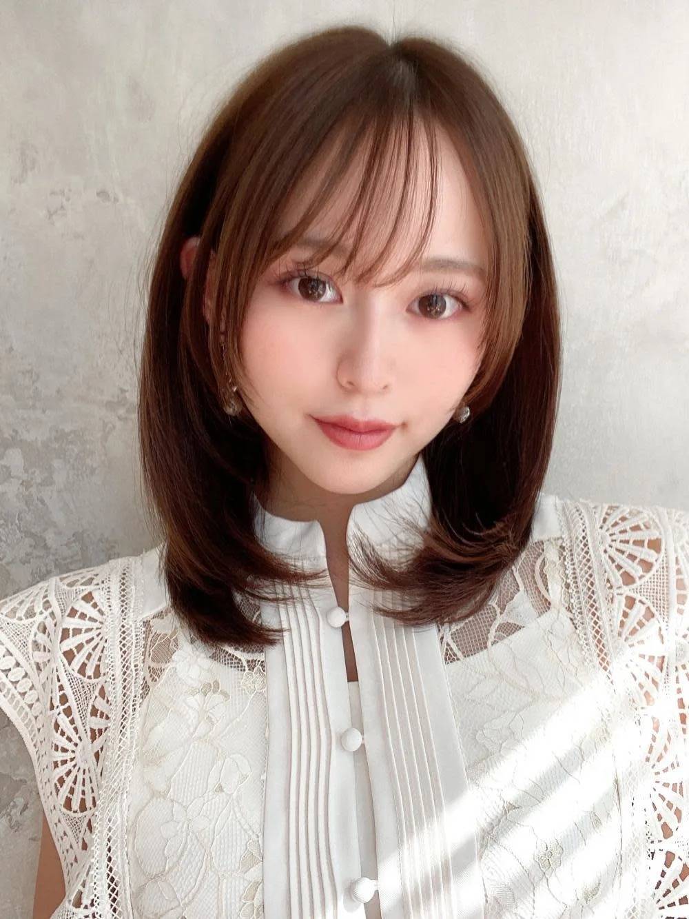 ワイドバングのレイヤーボブ