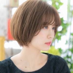  オリーブグレージュの丸みボブ 