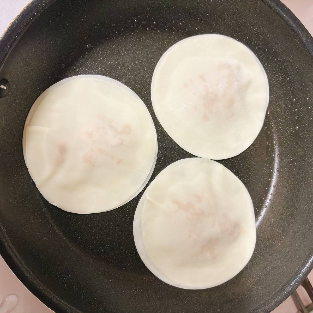 タカノフーズ公式の「納豆チーズのパリパリ焼き」のレシピ