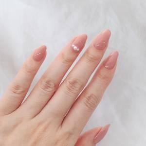 手元が一気に垢抜ける。不器用さん向け「簡単パールネイル」のやり方