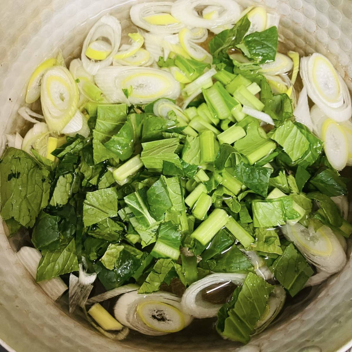 JAグループ公式の「もやしと長ネギ小松菜ハムのスープ」のレシピ
