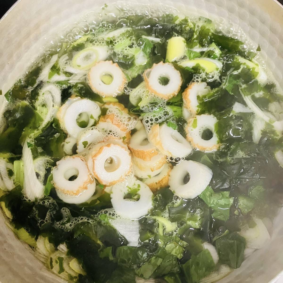 JAグループ公式の「もやしと長ネギ小松菜ハムのスープ」のレシピ