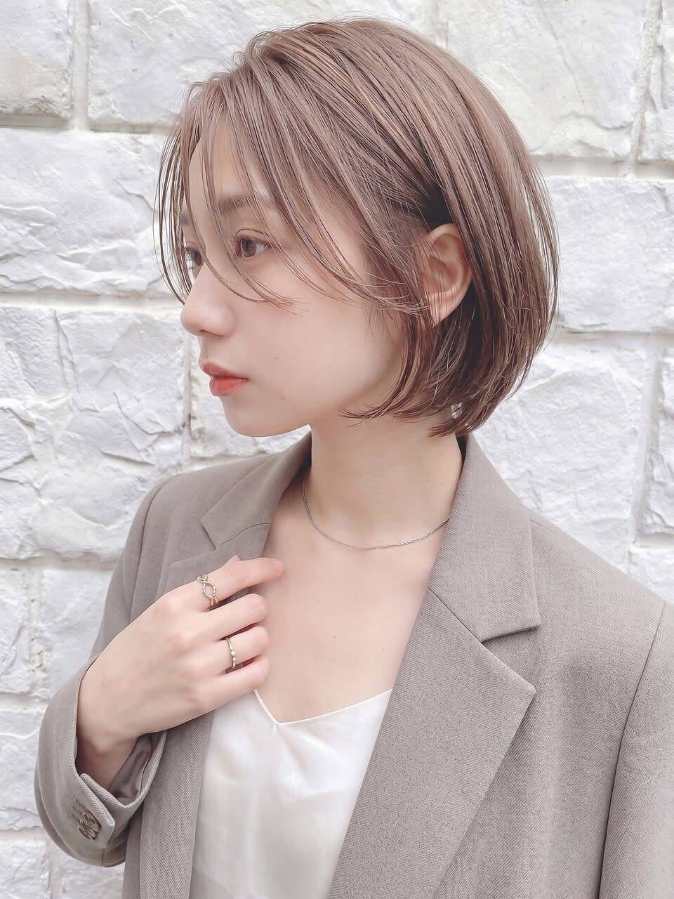 ピンクベージュのこなれショートボブ