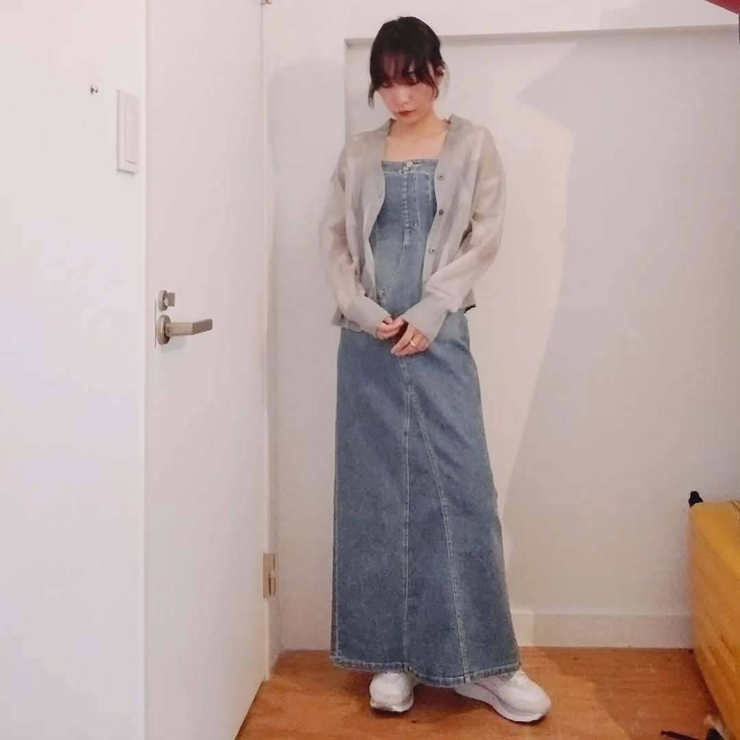 ワンピースの上にシアーシャツを羽織る♪