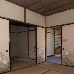 【ゾッとする怖い話】「こんな襖あったっけ」祖母の家で起きた恐怖体験