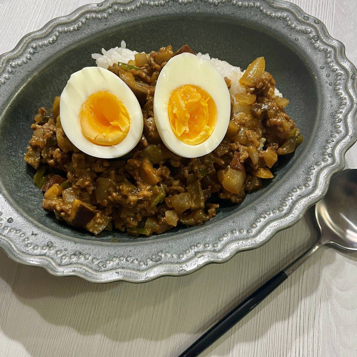 ヤマキ公式の「夏野菜ドライカレー」のレシピ