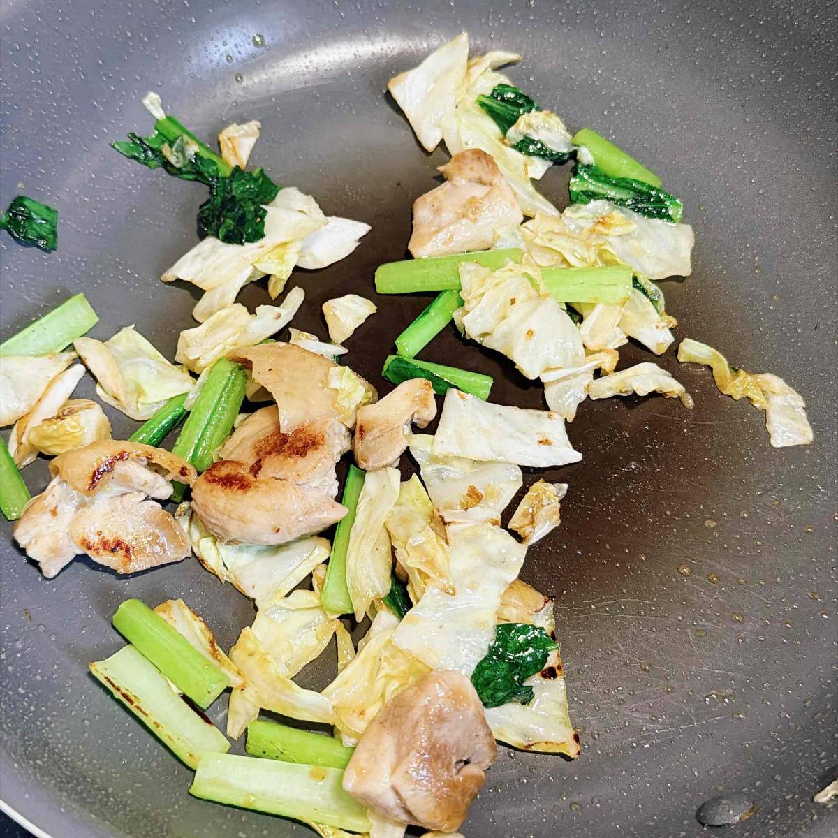 JAグループ公式の「❤キャベツと小松菜と鶏もも肉のほんだし炒め❤」のレシピ
