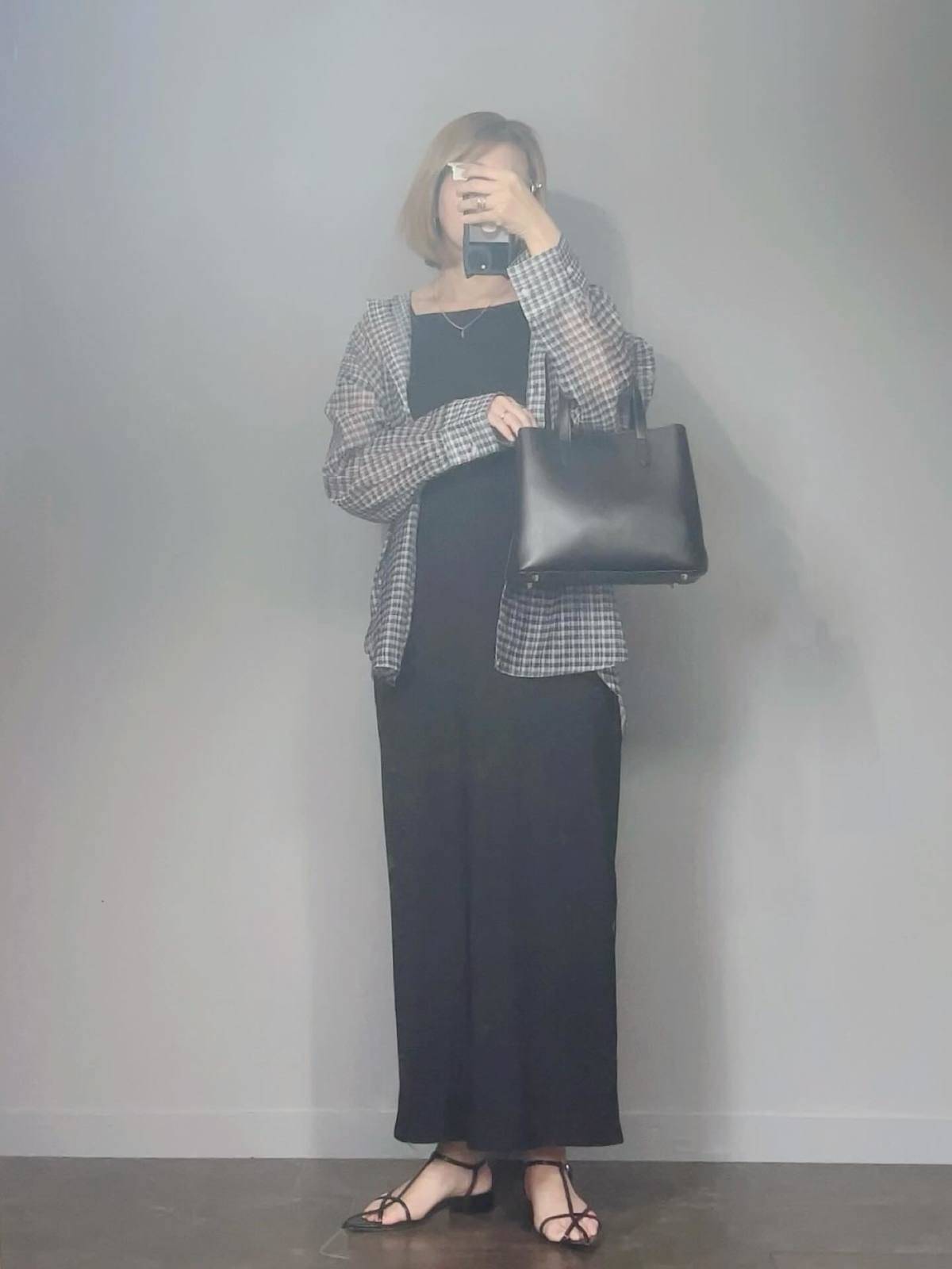 シアーチェック柄のシャツを羽織る♡
