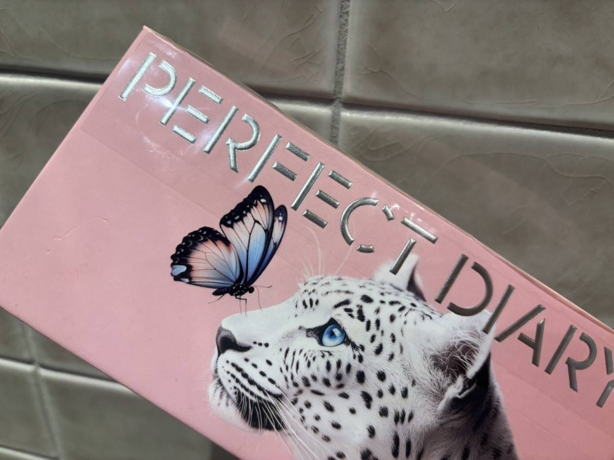 PERFECT DIARY エクスプローラ12色アイシャドウ サクラバタフライ