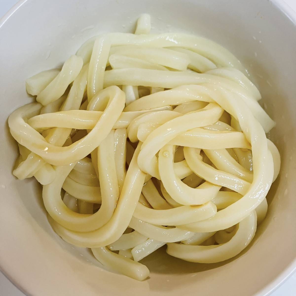 テーブルマーク公式の「じゃこパリパリうどん」のレシピ