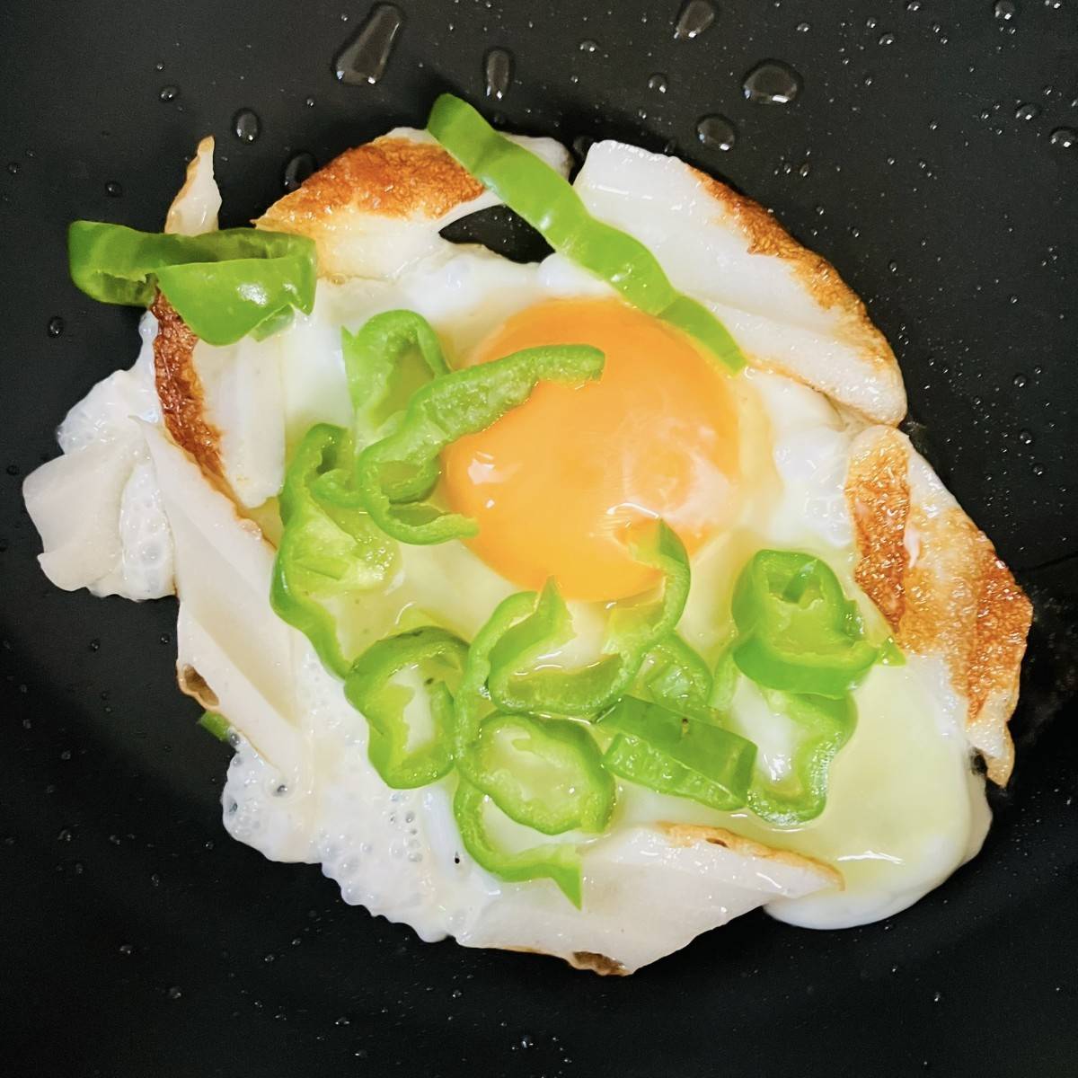 JAグループ公式の「ピーマンと目玉焼きのオープンサンド」のレシピ