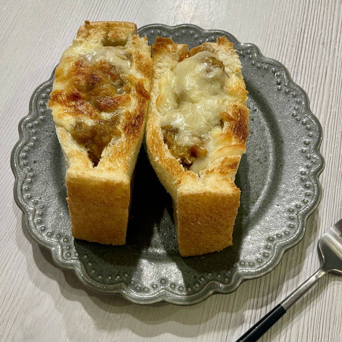 ヤマザキ公式の「カレーグラタン風ポケットサンド」のレシピ