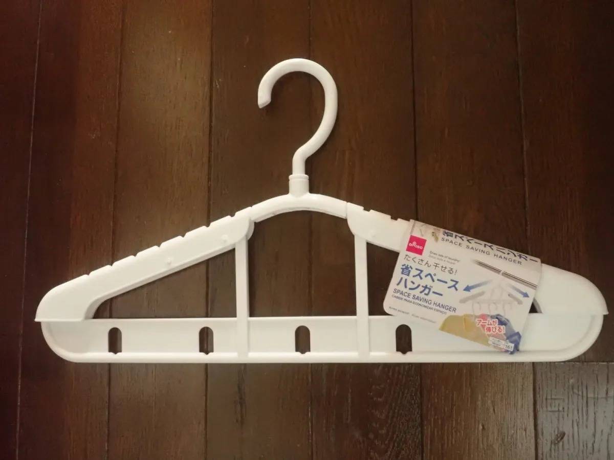 DAISO(ダイソー):省スペースハンガー