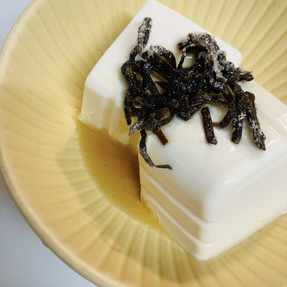 くらこん公式の「塩こんぶ冷奴ごま油がけ」のレシピ