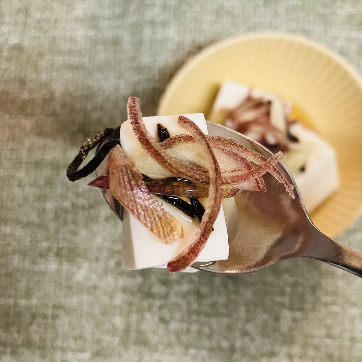 くらこん公式の「塩こんぶ冷奴ごま油がけ」のレシピ