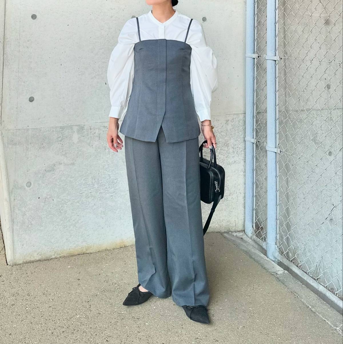 ビスチェ×ワイドパンツのセットアップに重ね着♪