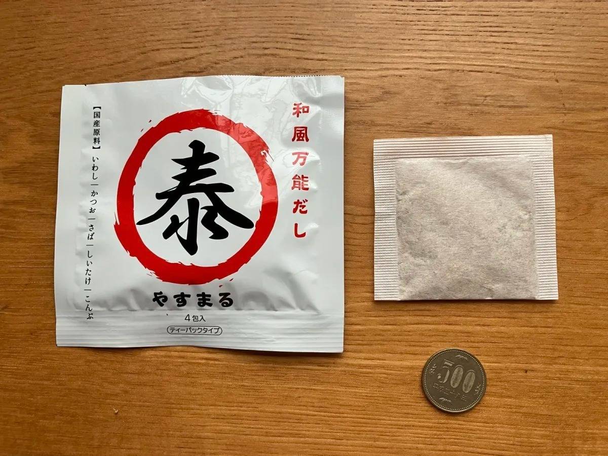DAISO(ダイソー)：ウィルビー やすまるだし 和風万能だし 4包入り 赤 17.6g