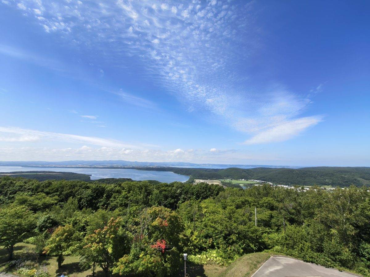 展望デッキから広がる大自然と青空
