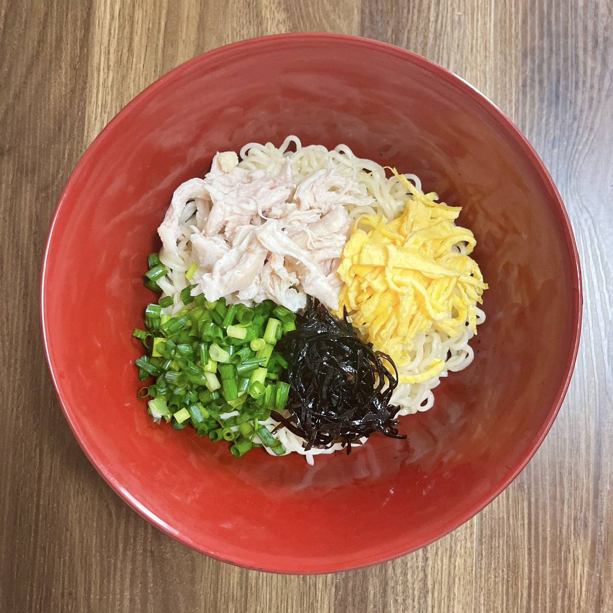 サッポロ一番公式の「これ一品でバランスバッチリ！鶏飯風らーめん」のレシピ