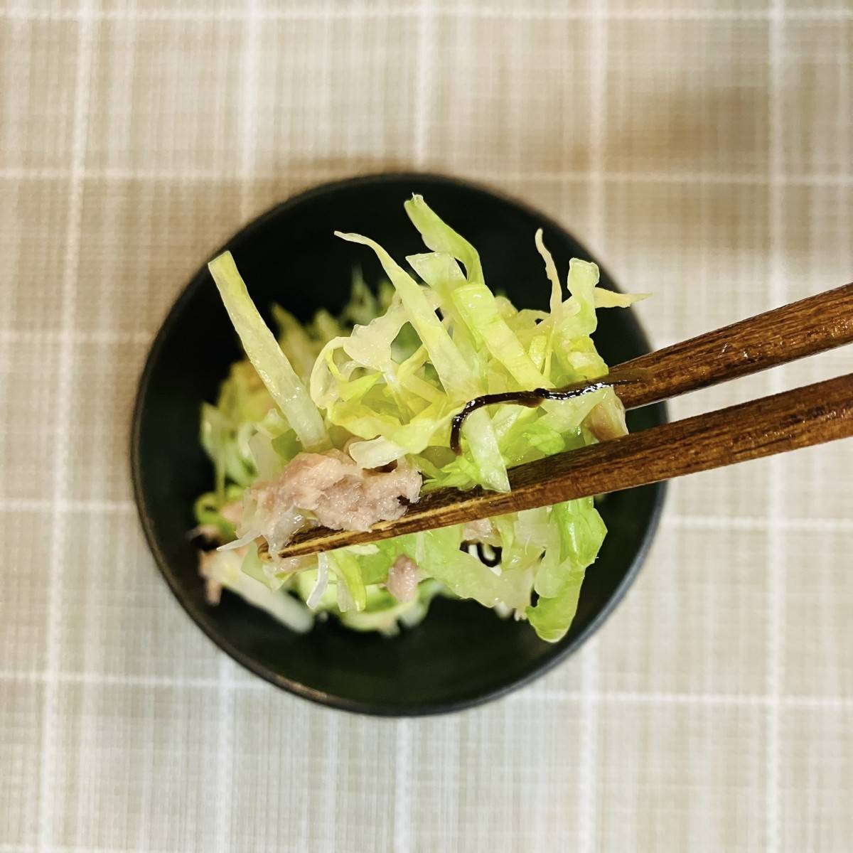 くらこん公式の「豆苗とツナの塩こんぶサラダ」のレシピ