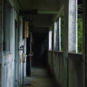 【ゾッとする怖い話】「上に誰かいる」そう言い残して姿を消した友人