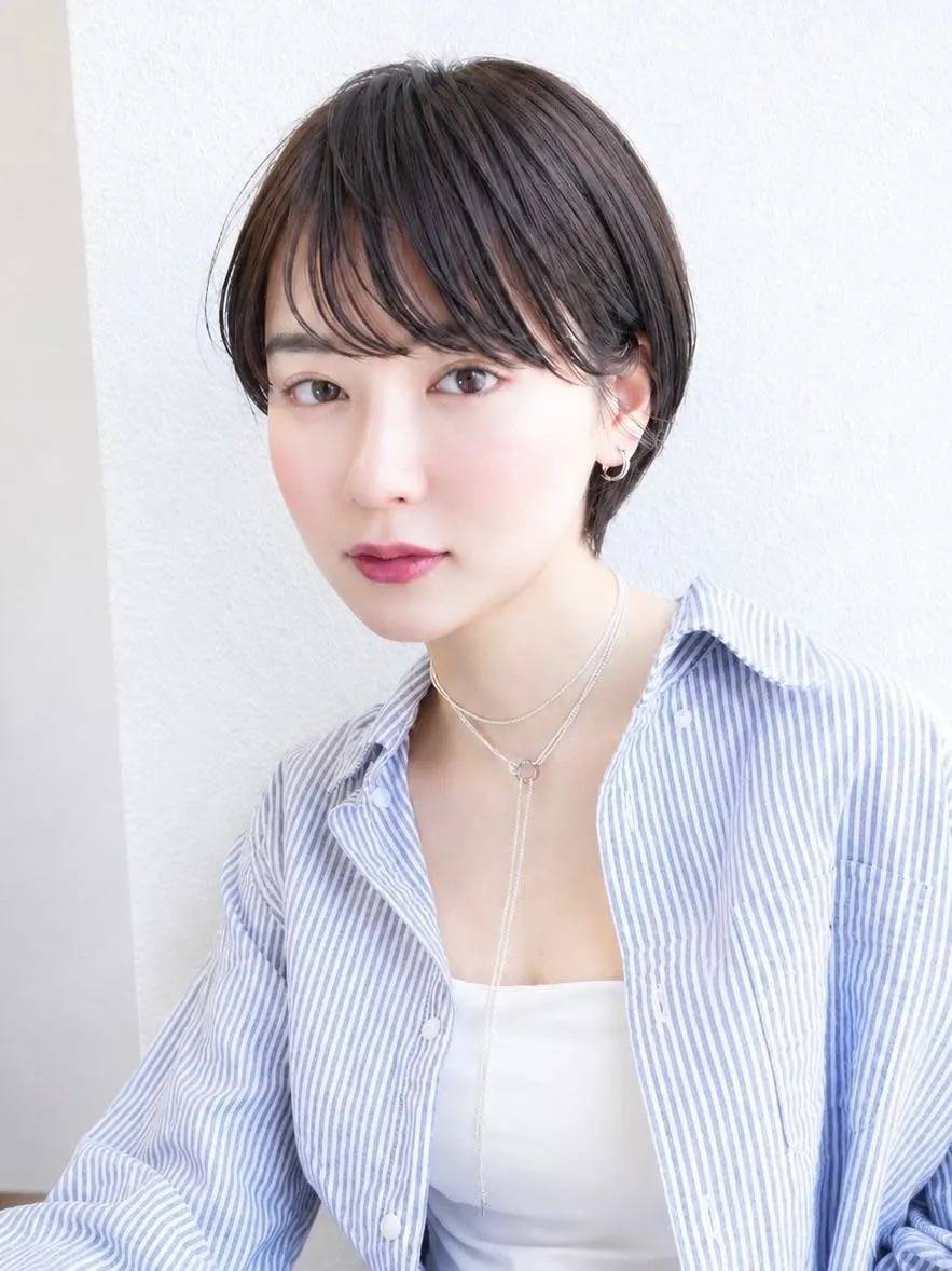 シンプルなコンパクトショート