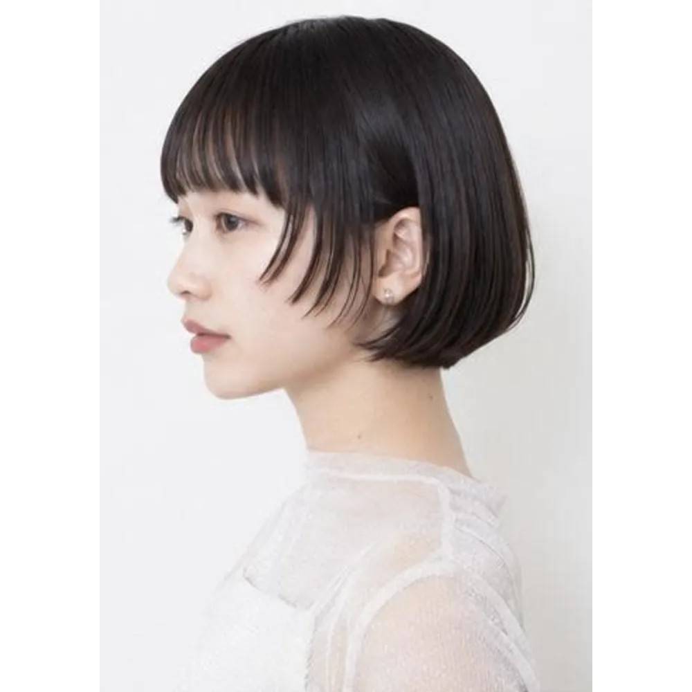 動きのある前上がりボブ
