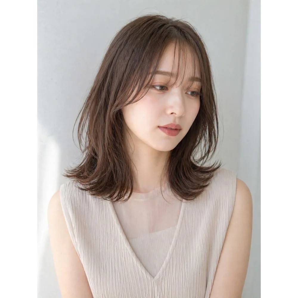 頑張りすぎないミディアムボブ
