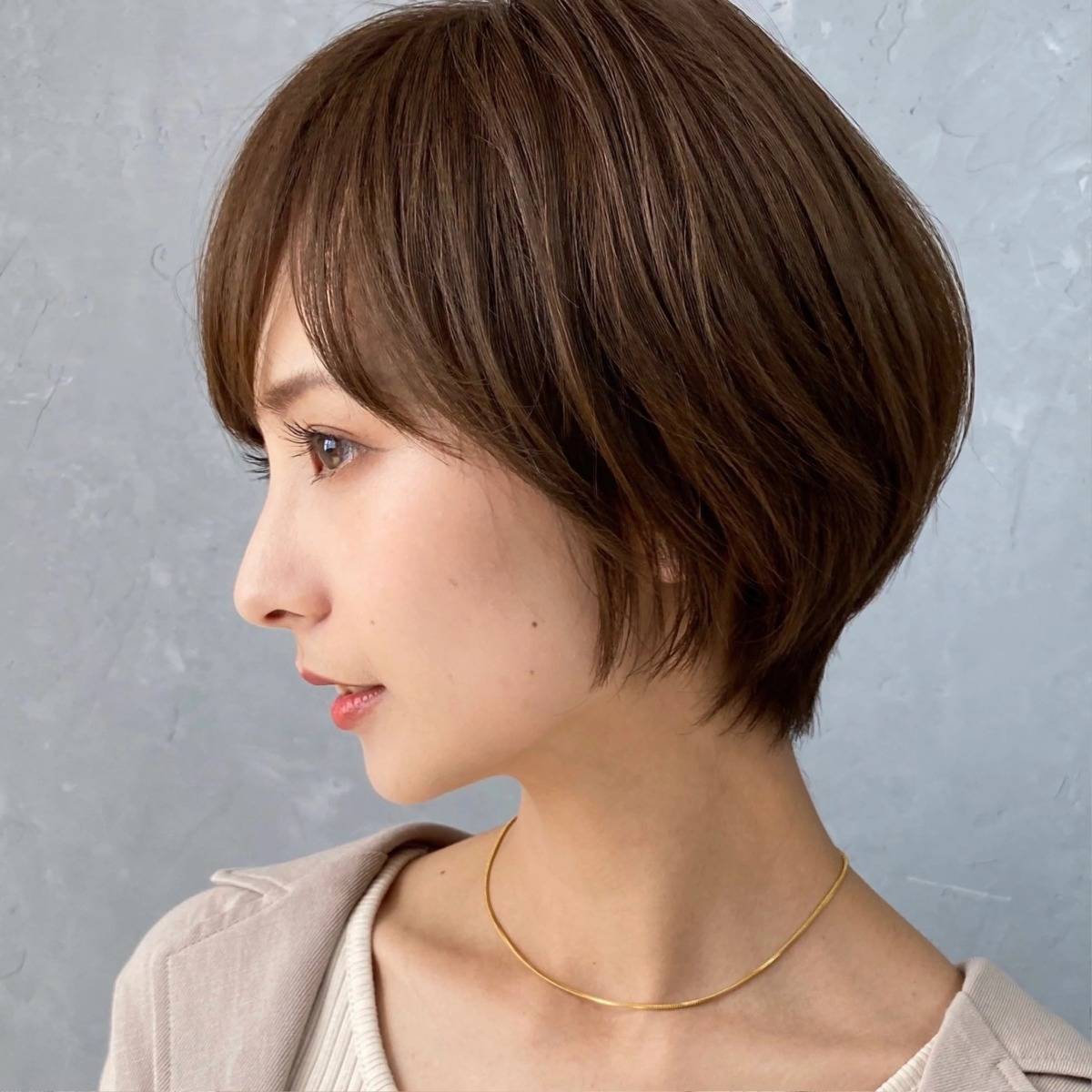 シックなカラーの前下がりショート