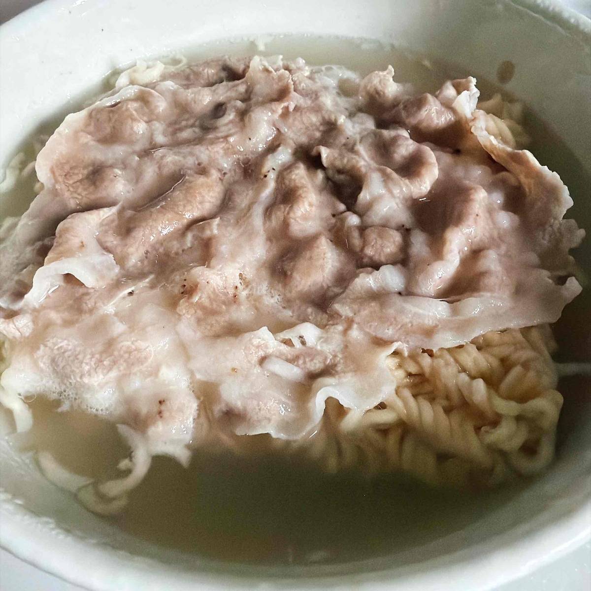 サッポロ一番公式の「豚しゃぶトマト冷やしラーメン」のレシピ
