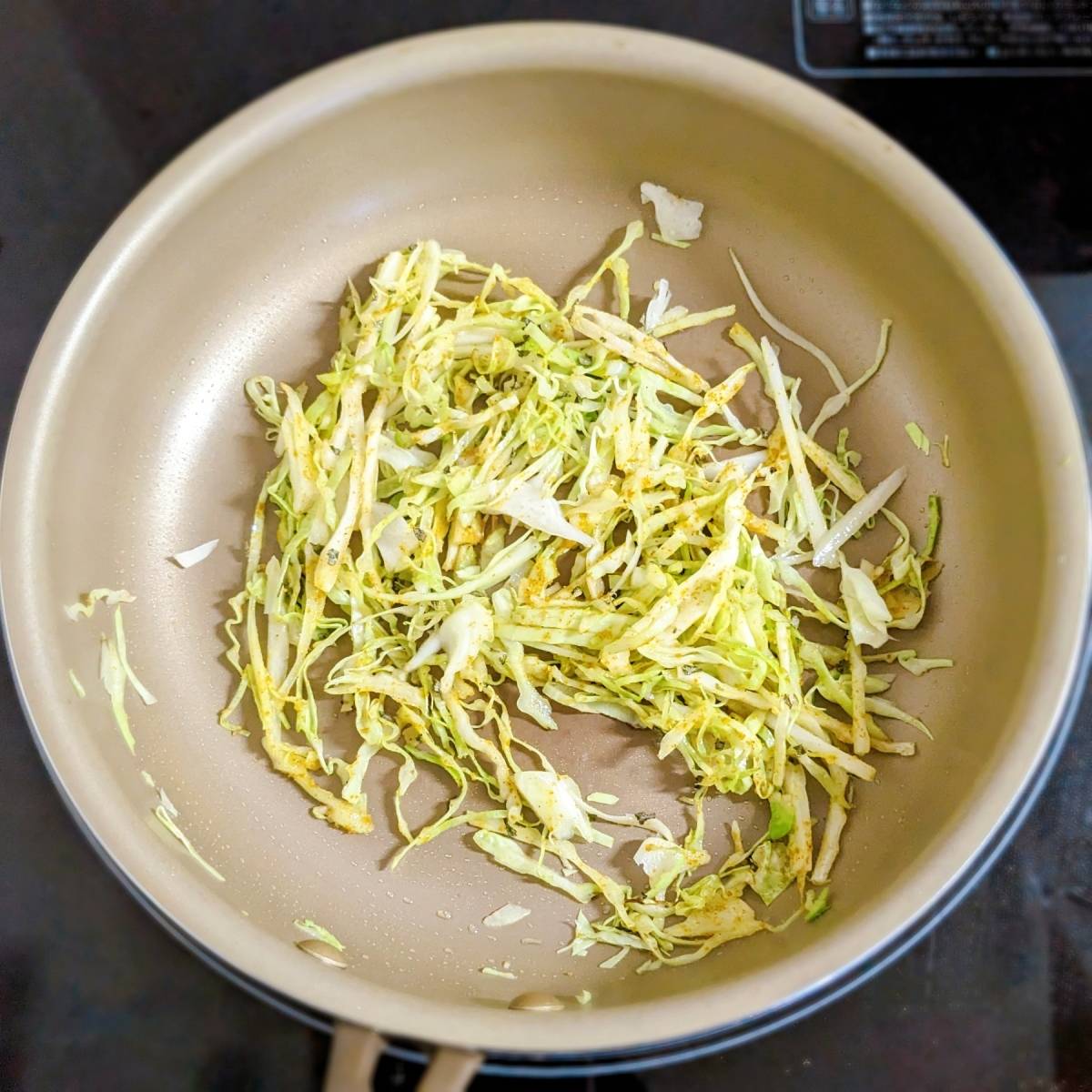 JAグループ公式の「お弁当に♪千切りキャベツの甘カレー炒め」のレシピ