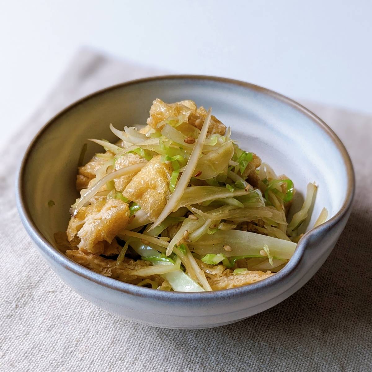 JAグループ公式の「キャベツとあげの炒め物」のレシピ